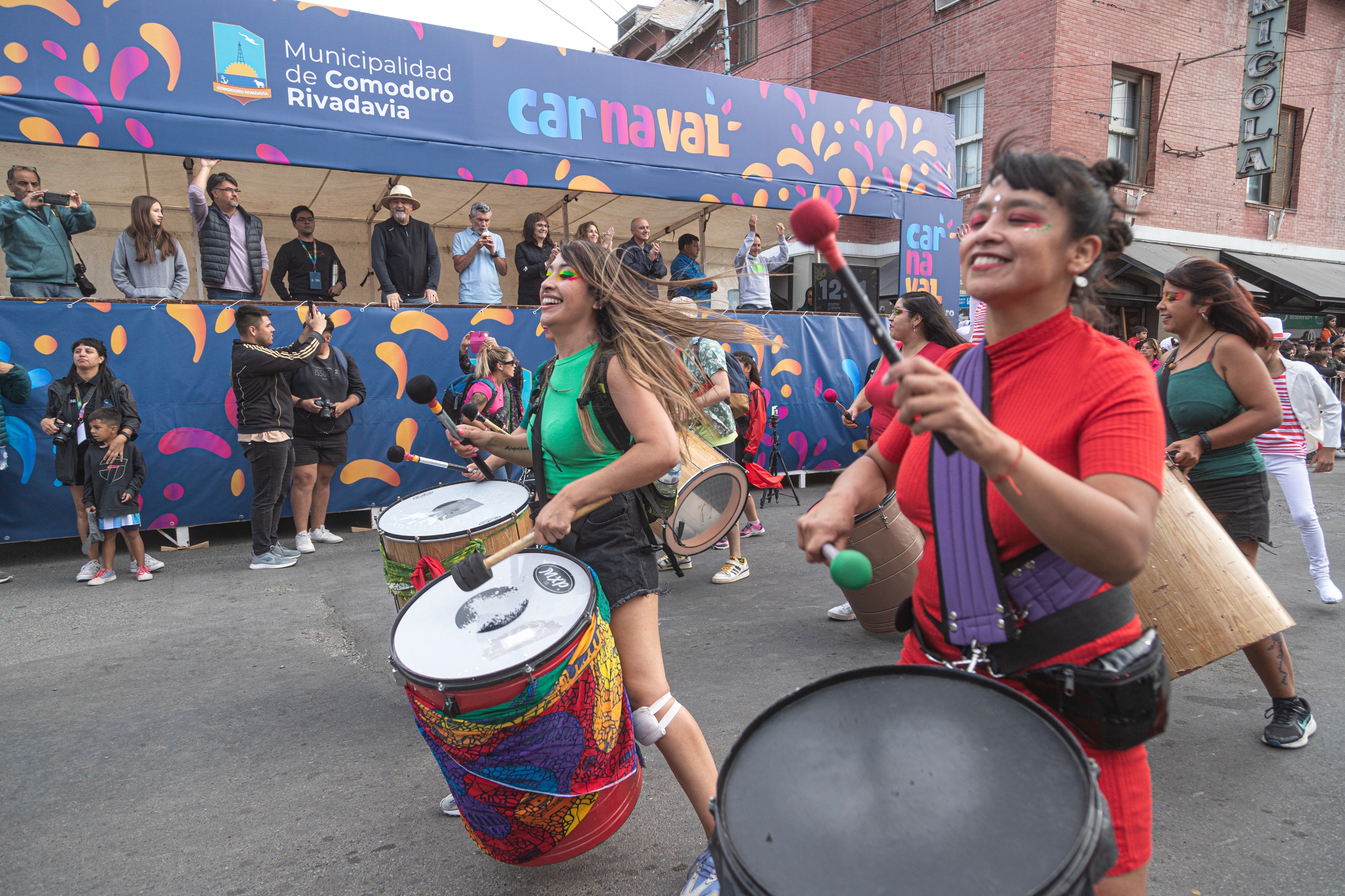 Con gran colorido y el desfile de las murgas, se realizaron los Carnavales 2024 en el Mes Aniversario